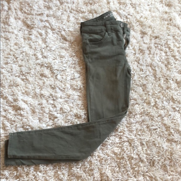 Super stretch distressed American Eagle Jeans. - Picture 2 of 4